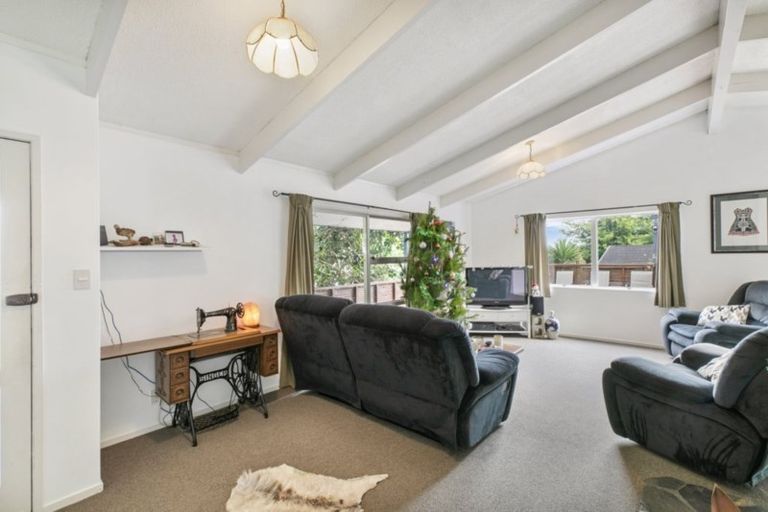 Photo of property in 2 Endeavour Avenue, Welcome Bay, Tauranga, 3112