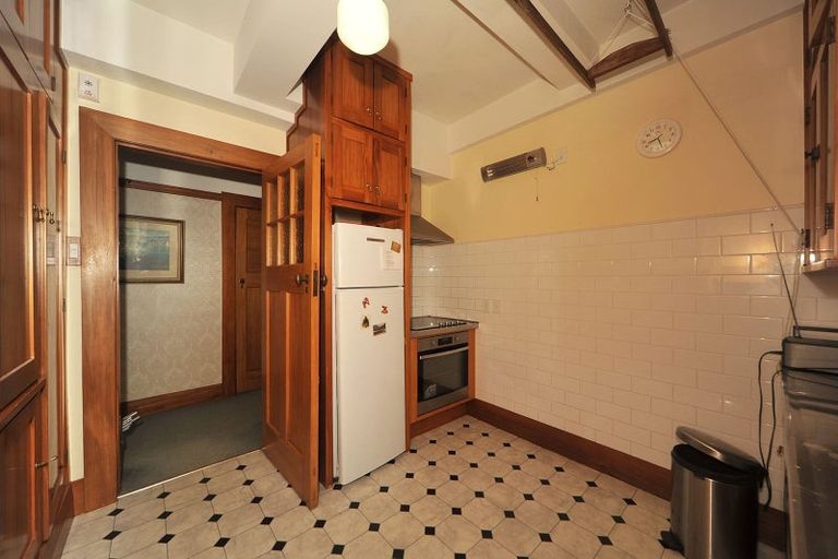 Photo of property in Chevening Flats, 90 Salamanca Road, Kelburn, Wellington, 6012