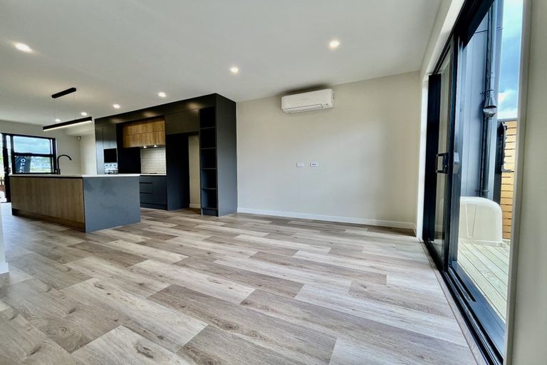 Photo of property in 9 Resnik Crescent, Kumeu, 0810