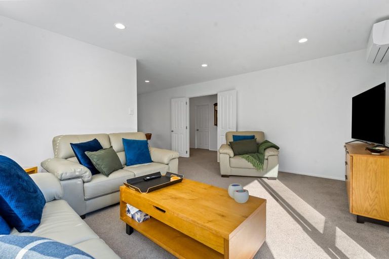 Photo of property in 1/104a Beach Road, Castor Bay, Auckland, 0620