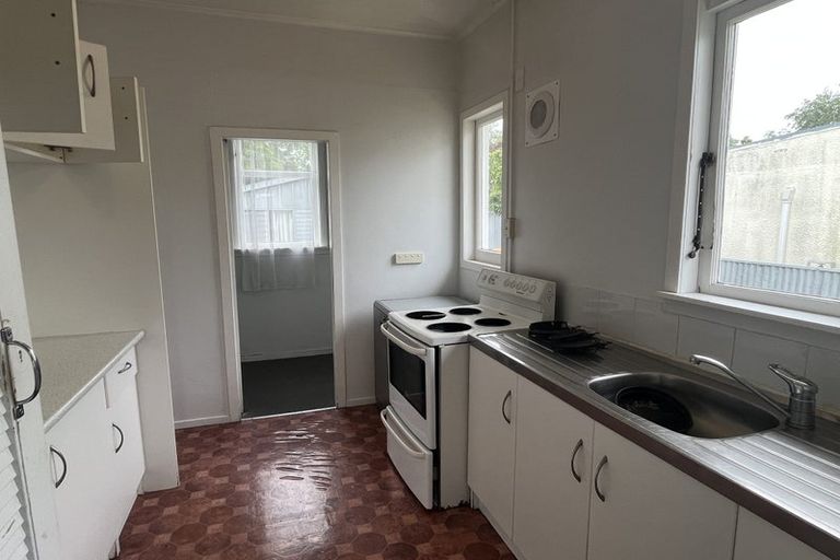 Photo of property in 92 Shamrock Street, Takaro, Palmerston North, 4412