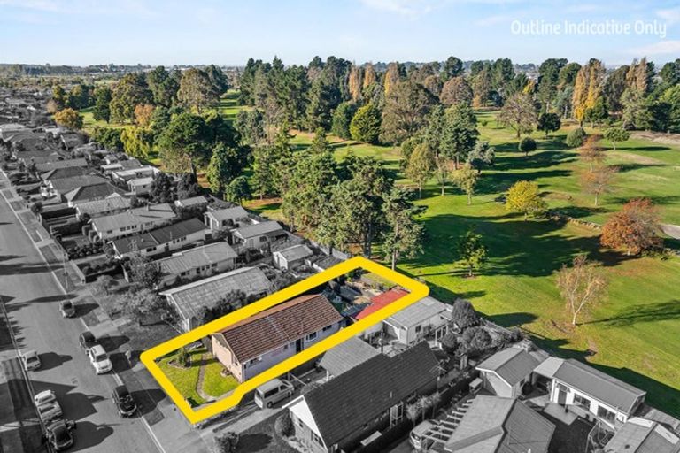 Photo of property in 12 Waratah Street, Avondale, Christchurch, 8061