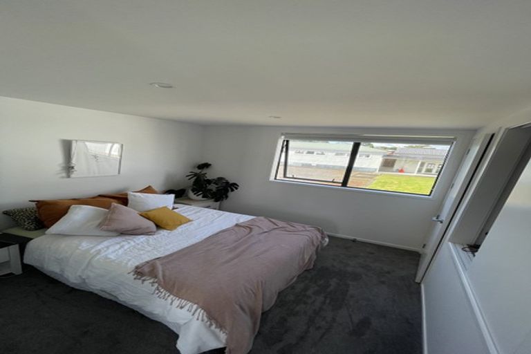 Photo of property in 7/6 St Leonards Road, Kelston, Auckland, 0602