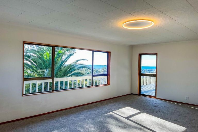 Photo of property in 4 Dalmeny Close, Murrays Bay, Auckland, 0630