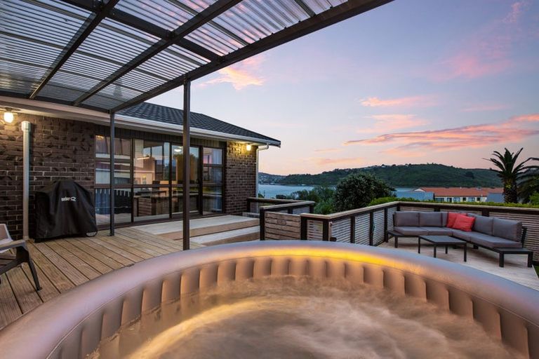 Photo of property in 9 Langwell Place, Papakowhai, Porirua, 5024