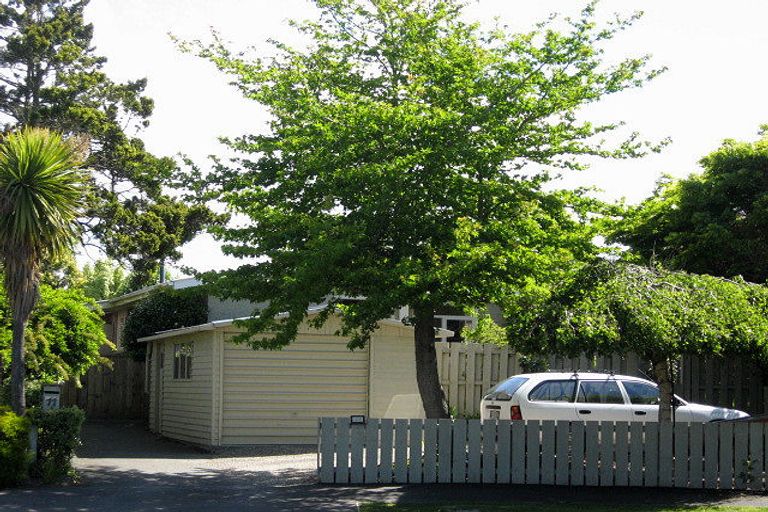 Photo of property in 11 Kingsgate Place, Burnside, Christchurch, 8053