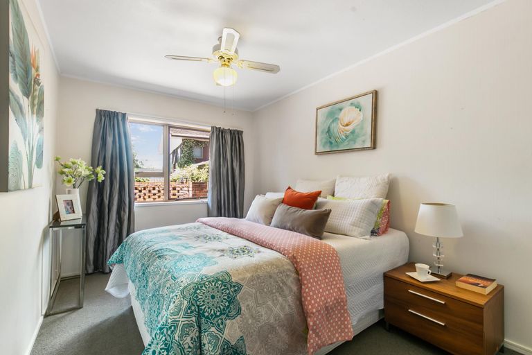 Photo of property in 2/83 Uxbridge Road, Cockle Bay, Auckland, 2014