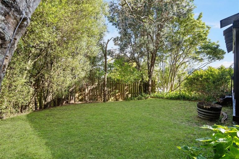 Photo of property in 2/10 Helicon Place, Totara Vale, Auckland, 0629
