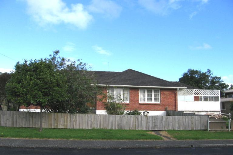 Photo of property in 40 Vodanovich Road, Te Atatu South, Auckland, 0610