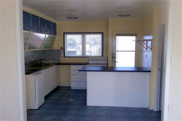 Photo of property in 2/58 Rimu Street, New Lynn, Auckland, 0600