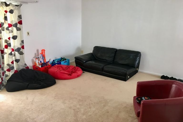 Photo of property in 15 Ballyward Close, East Tamaki, Auckland, 2013