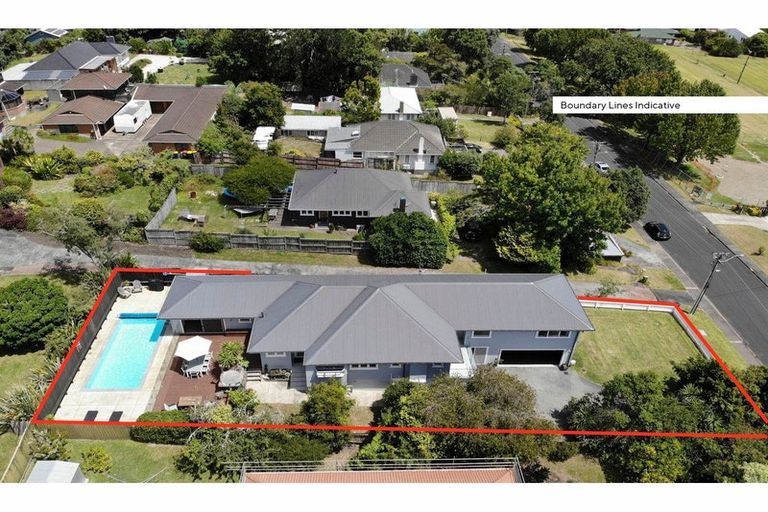 Photo of property in 34 Cliff View Drive, Green Bay, Auckland, 0604