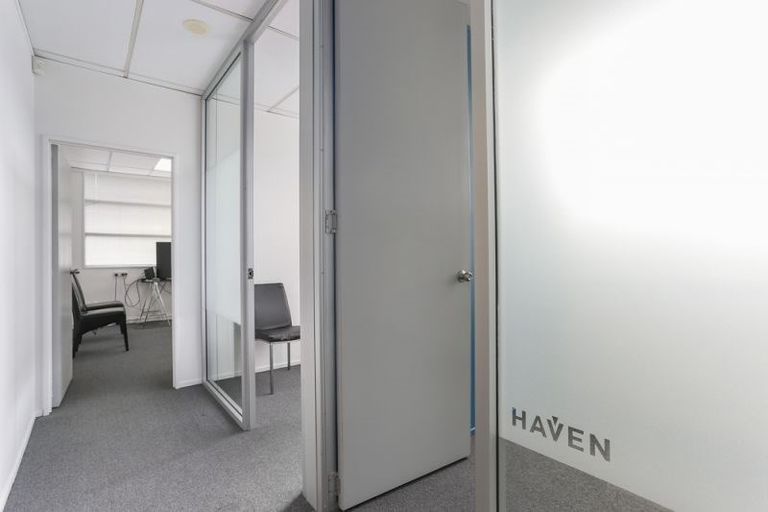 Photo of property in 1/2 College Road, Northcote, Auckland, 0627