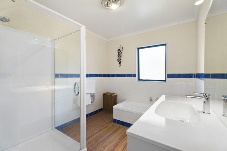 Photo of property in 14 Coralsea Way, Arkles Bay, Whangaparaoa, 0932