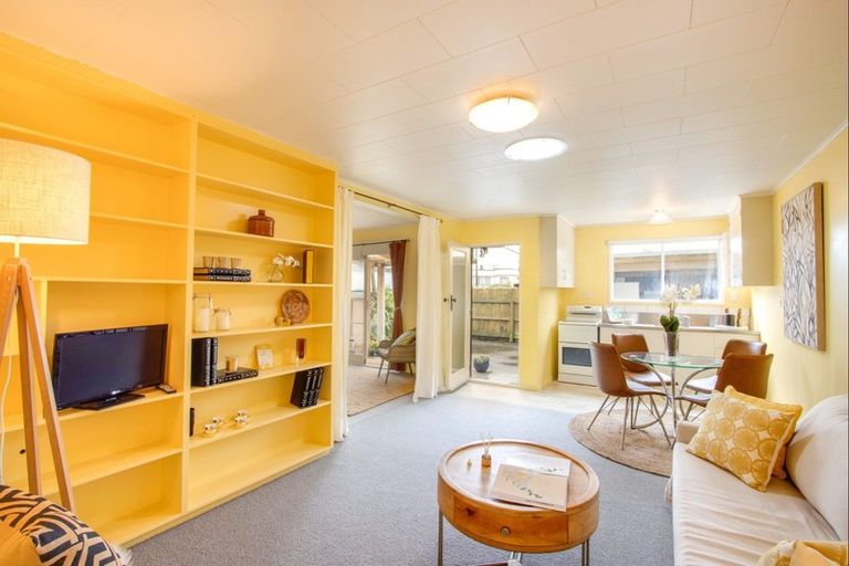 Photo of property in 2/1 Gardiner Street, Westshore, Napier, 4110