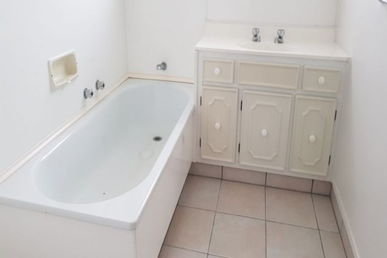 Photo of property in 3 Dixon Street, Oakura, 4314