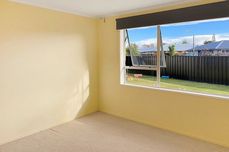 Photo of property in 15 Karen Lane, Beckenham, Christchurch, 8023