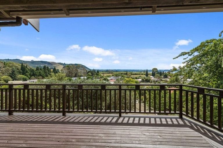 Photo of property in 11 Rika Place, Kawaha Point, Rotorua, 3010