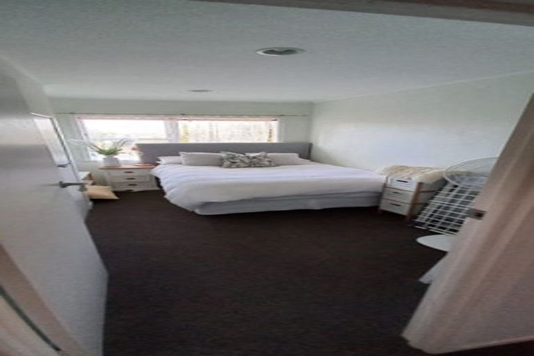 Photo of property in 1/18 Limmer Place, Browns Bay, Auckland, 0632