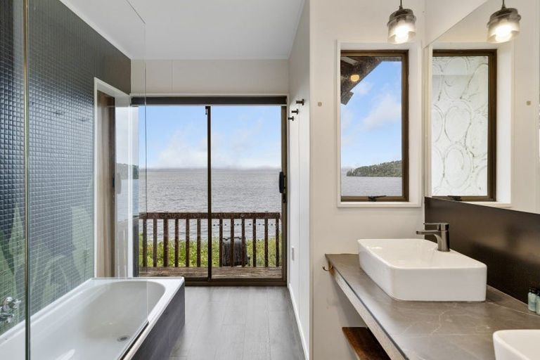 Photo of property in 817 Acacia Bay Road, Acacia Bay, Taupo, 3330