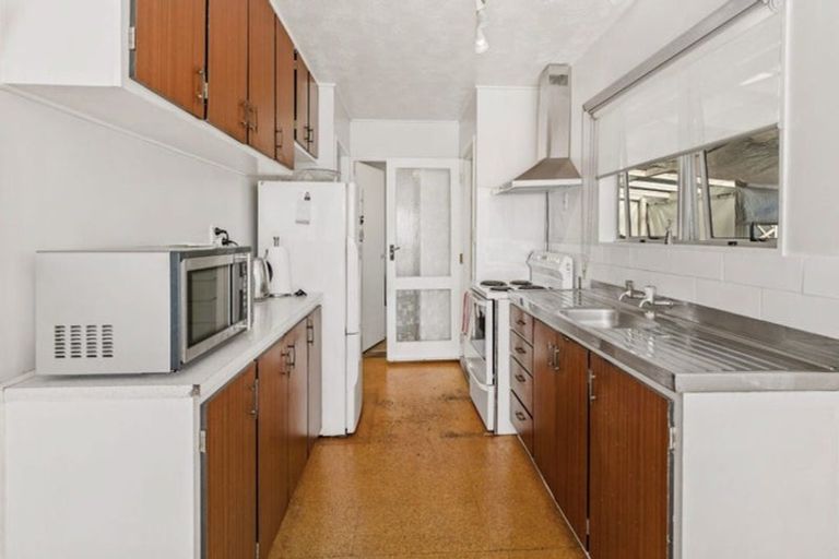 Photo of property in 26 Beauchamp Drive, Massey, Auckland, 0614