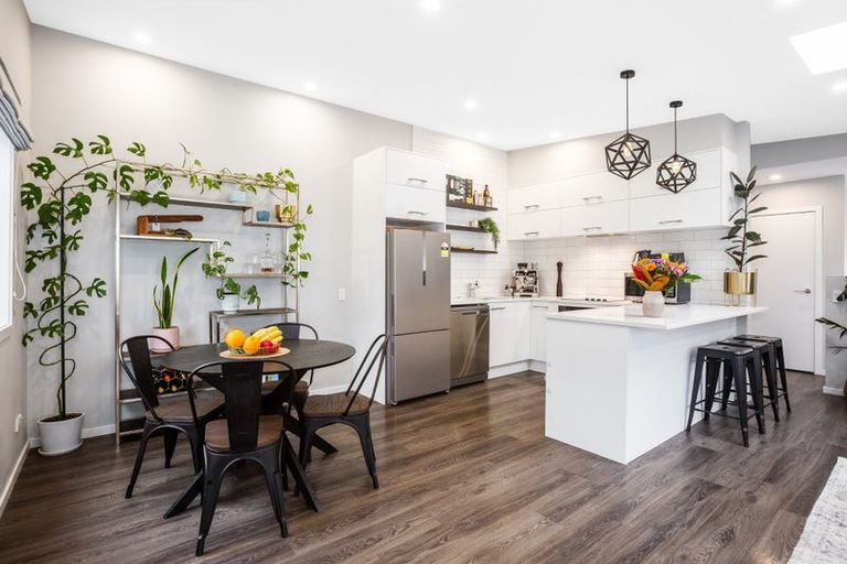 Photo of property in 1a Court Road, Tawa, Wellington, 5028