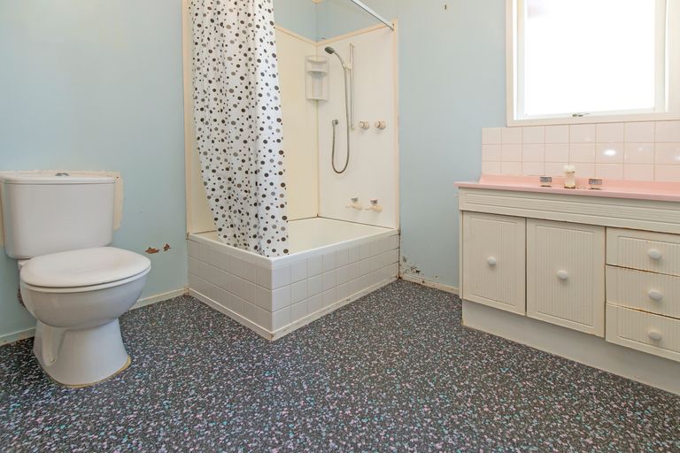 Photo of property in 7 Holiday Road, Stanmore Bay, Whangaparaoa, 0932