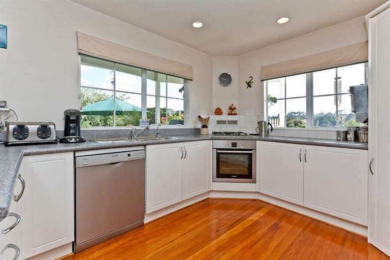 Photo of property in 10/199 Birdwood Road, Massey, Auckland, 0614