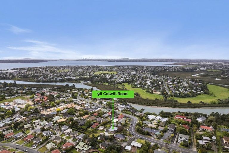 Photo of property in 96 Colwill Road, Massey, Auckland, 0614