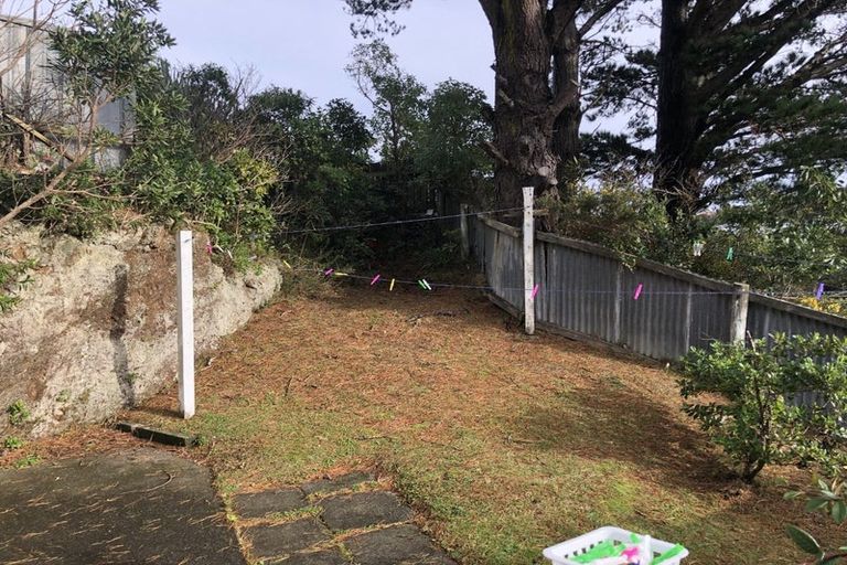 Photo of property in 1/6 Glanmire Road, Newlands, Wellington, 6037