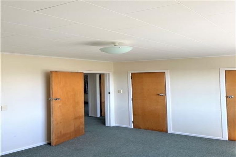 Photo of property in 41 Versailles Street, Karori, Wellington, 6012