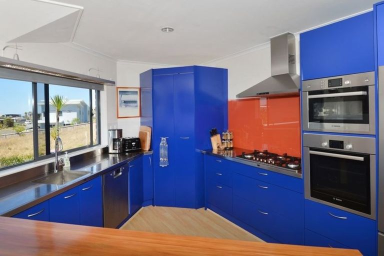 Photo of property in 8 Kihi Place, Ruakaka, 0116