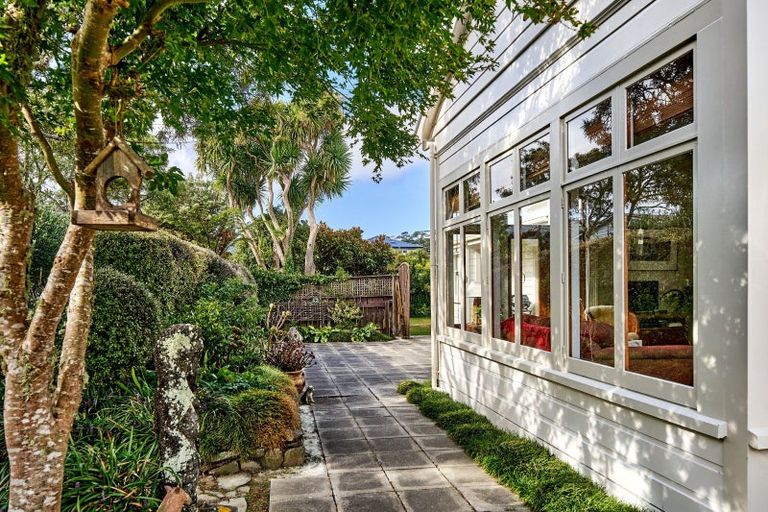 Photo of property in 6 Ngaio Gorge Road, Ngaio, Wellington, 6035