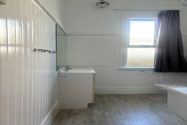 Photo of property in 2/64 Division Street, Riccarton, Christchurch, 8041