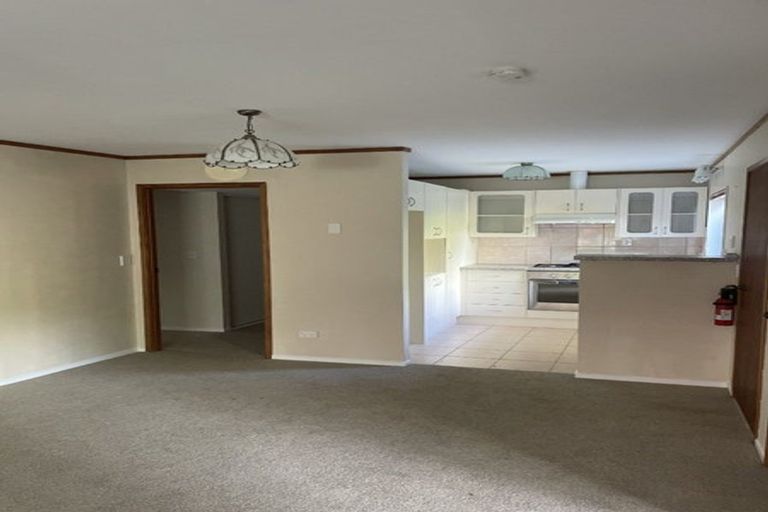 Photo of property in 8 Kirkdale Place, Northcross, Auckland, 0632