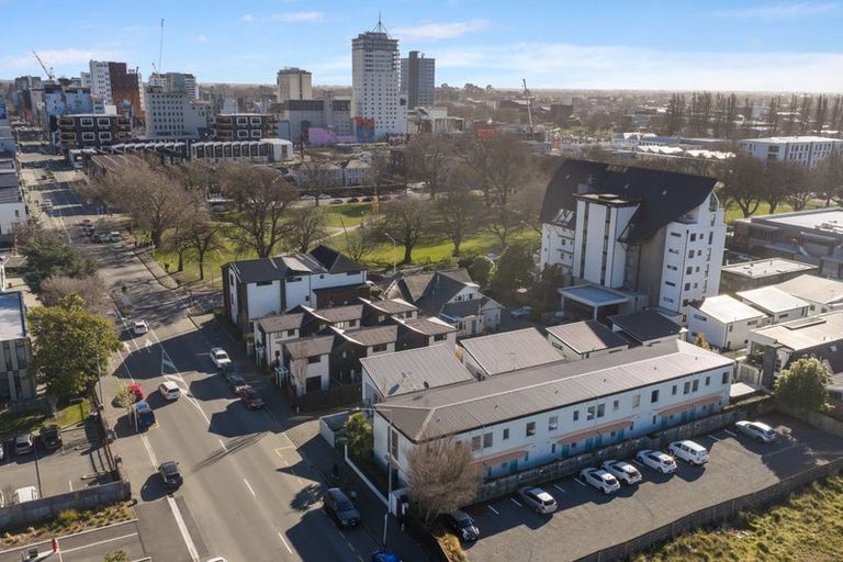 Photo of property in 11/12 Latimer Square, Christchurch Central, Christchurch, 8011