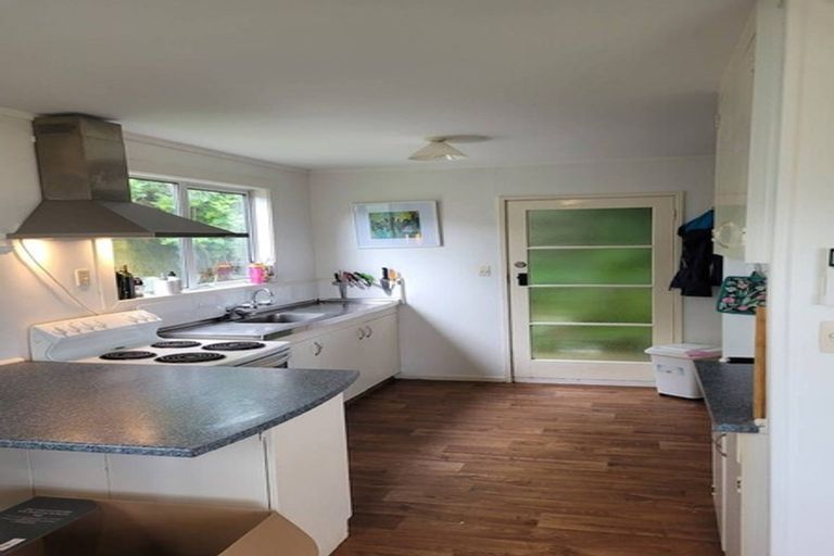 Photo of property in 107 Dowse Drive, Maungaraki, Lower Hutt, 5010