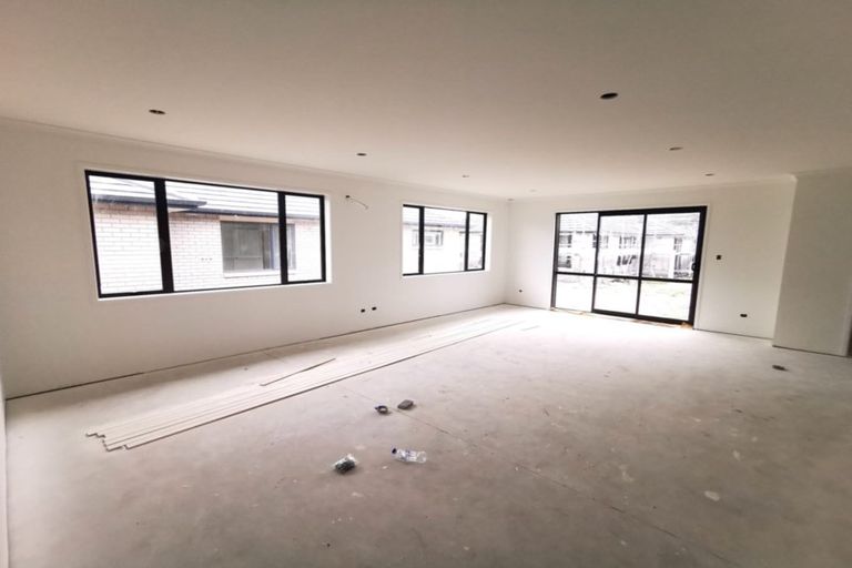 Photo of property in 8 Ropere Street, Kumeu, 0810