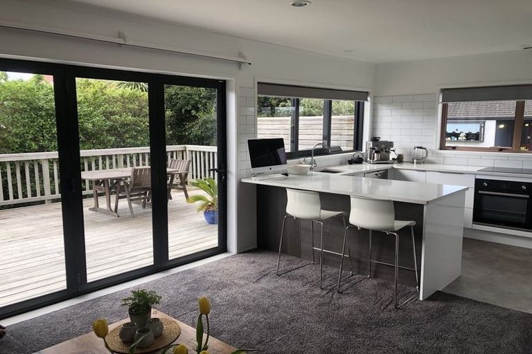 Photo of property in 6 Amorino Drive, Red Beach, 0932