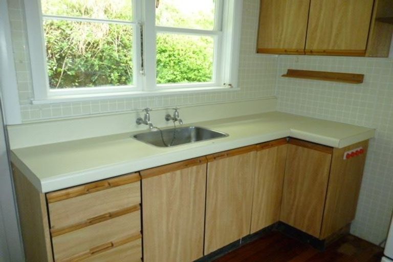 Photo of property in 42 Pokohiwi Road, Normandale, Lower Hutt, 5010