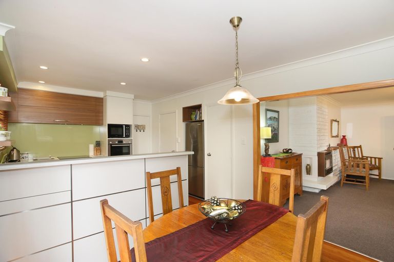 Photo of property in 2 Churchill Avenue, Hokowhitu, Palmerston North, 4410