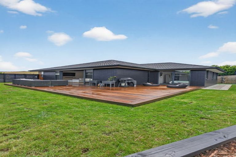 Photo of property in 4 Porokaiwhiri Avenue, Helensville, 0800