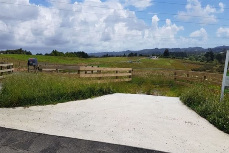 Photo of property in 141 Nixon Road, Taupaki, 0782