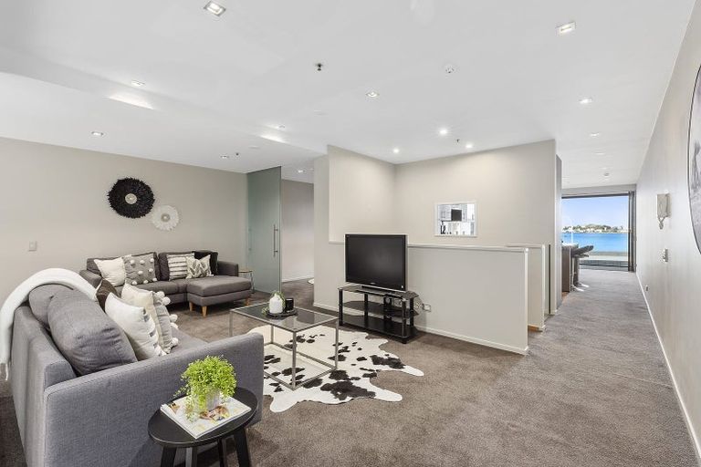 Photo of property in Patent 326 Apartments, 207s/326 Evans Bay Parade, Hataitai, Wellington, 6021