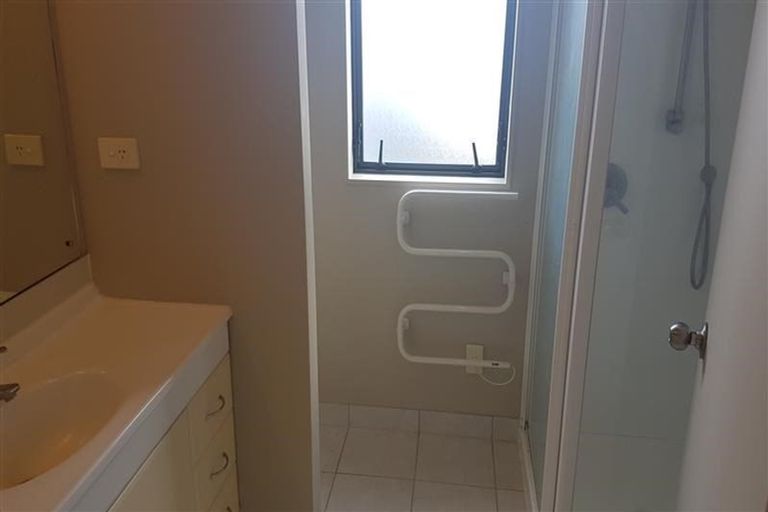 Photo of property in 37 Spalding Rise, Golflands, Auckland, 2013