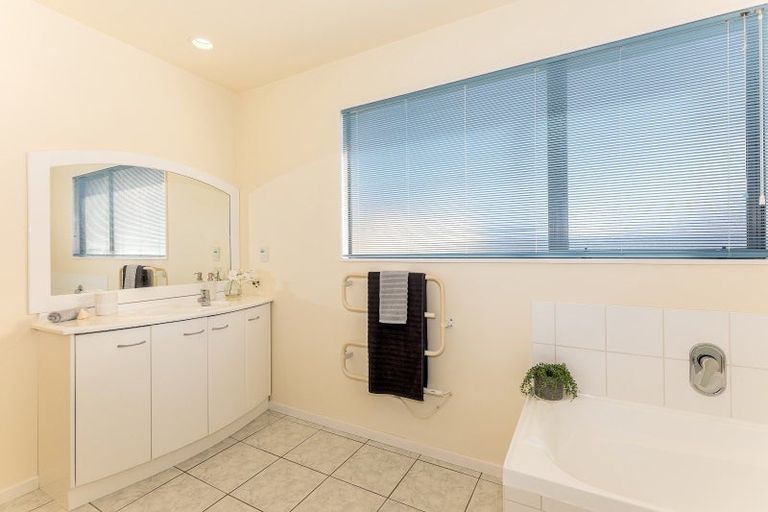 Photo of property in 5 Saint Elizabeth Heights, Normandale, Lower Hutt, 5010