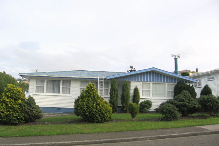 Photo of property in 5 Lomita Road, Johnsonville, Wellington, 6037