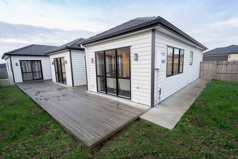 Photo of property in 2 Darley Way, Papakura, 2110