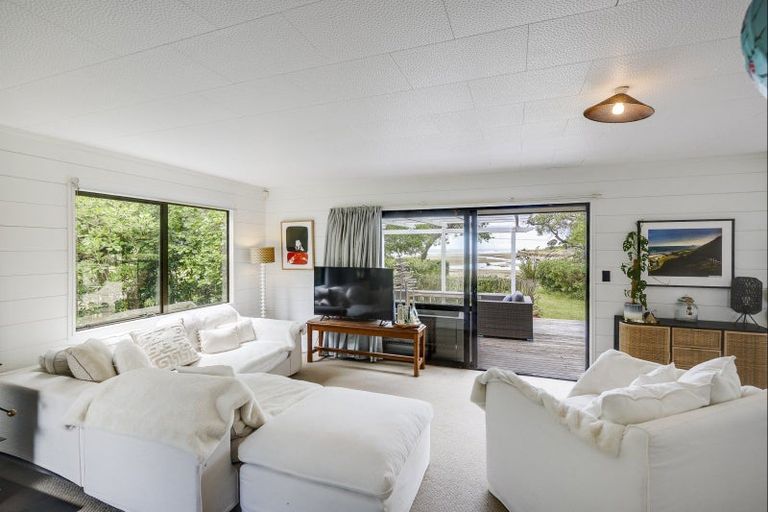 Photo of property in 106 Tiakitai Road, Waimarama, Havelock North, 4294