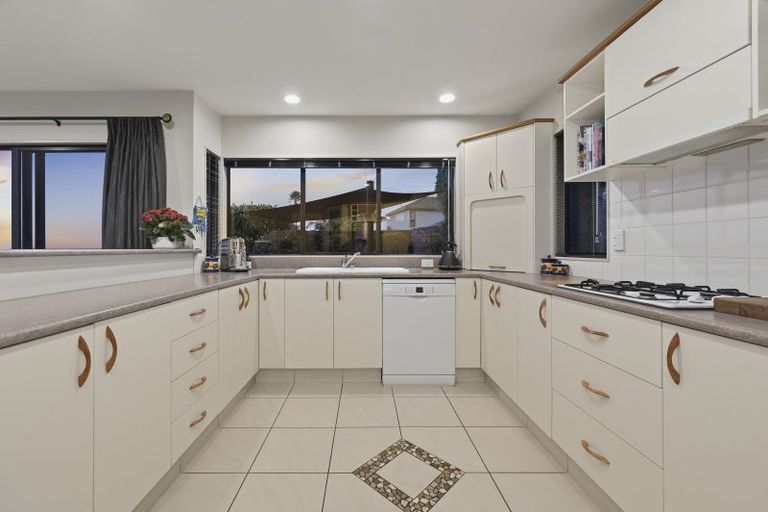 Photo of property in 29 Downing Place, Welcome Bay, Tauranga, 3112